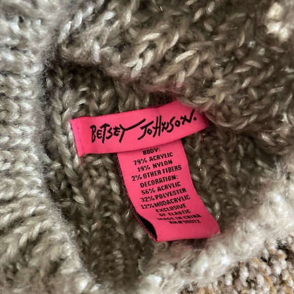 Betsey Johnson beanie with pearls - Picture 3 of 3